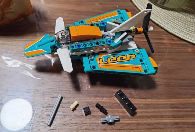 乐高机械系列42117竞技飞机