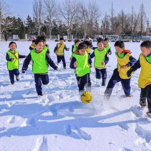 层层叠嶂，冬季户外足球运动穿搭介绍