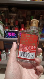 【好酒品鉴】一年三亿的小郎酒值不值得买?