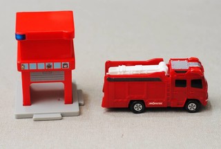 多美卡，有云梯的麦当劳消防车
