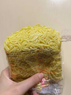 十足的速食拉面🍜