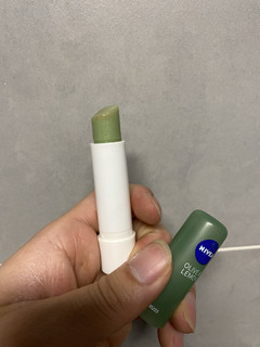 适合男士用的一款唇膏——妮维雅润唇膏