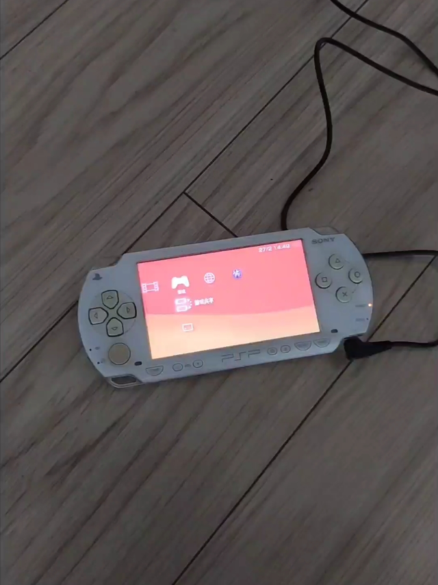 晒老物件翻出十年没开机的PSP