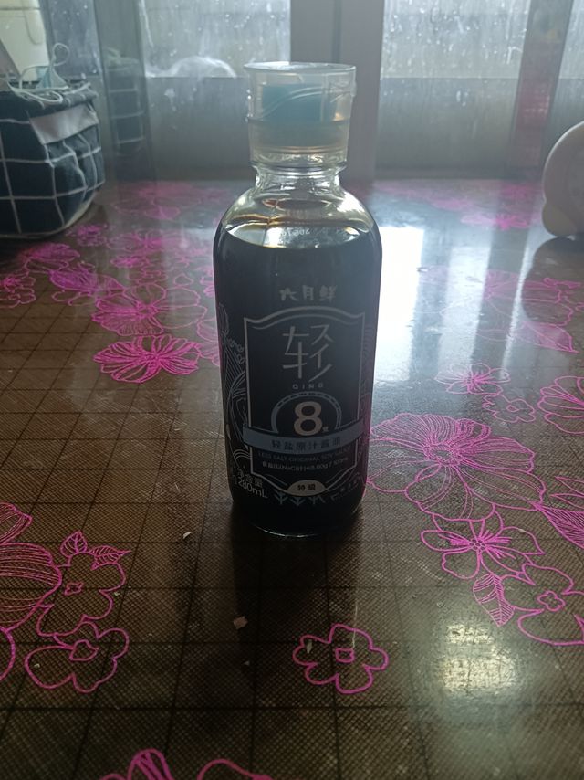 六月鲜8克轻盐酱油，轻盐更鲜美