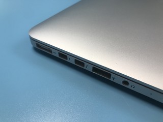Macbook刚需的雷雳转VGA接口