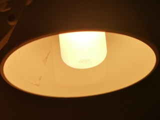 书桌好光源——比亚迪（BYD）LED灯泡