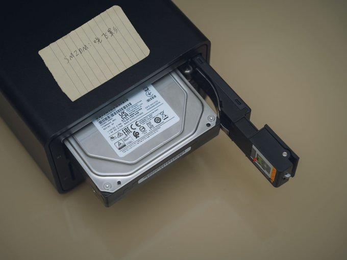 东芝也出了专门服务nas的硬盘