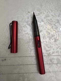 设计独特的毛笔，使用方便