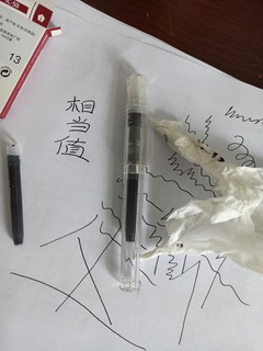 写字产生毛细管的透明钢笔，百乐笑脸。