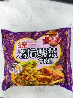 老坛酸菜牛肉面，我选统一