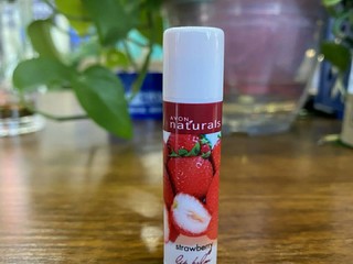 带着淡淡草莓🍓香的润唇膏？！