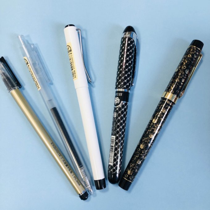 使用首单礼金和签到红包以不到三块钱的价格拿到了宝克5支中性笔盲盒