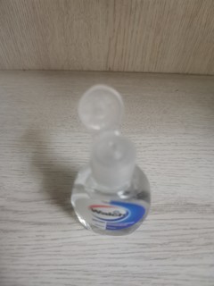 小小的一瓶免洗消毒液，小手干干净净的