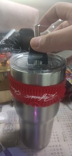 跨界联名可乐杯。这里可以当保温壶