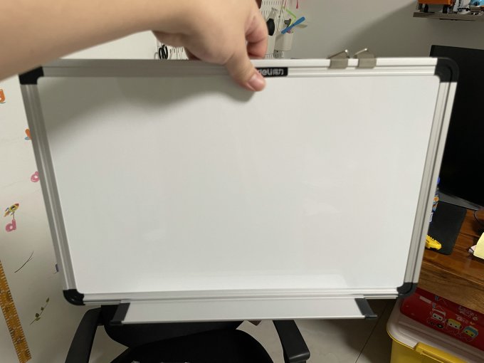 可以给孩子写写画画的白板