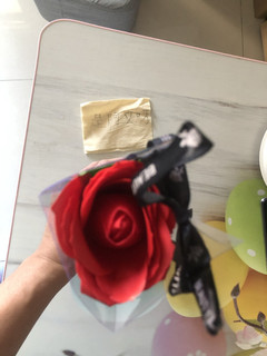 0.1元秒杀到的玫瑰花，女神可喜欢了