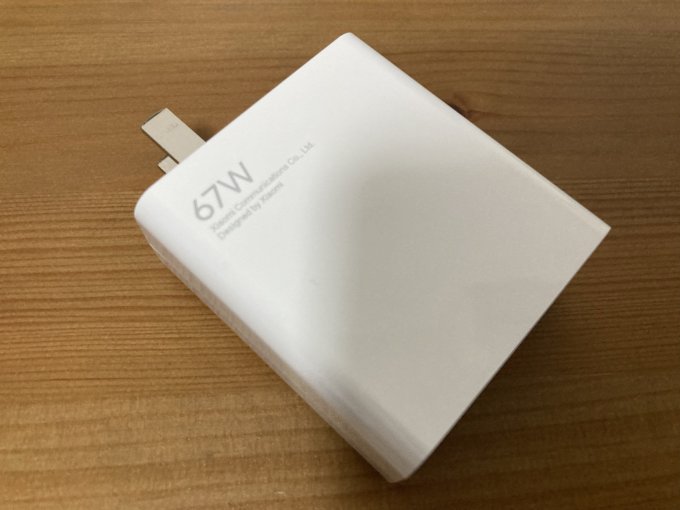 体验快速充电的小米67w充电头