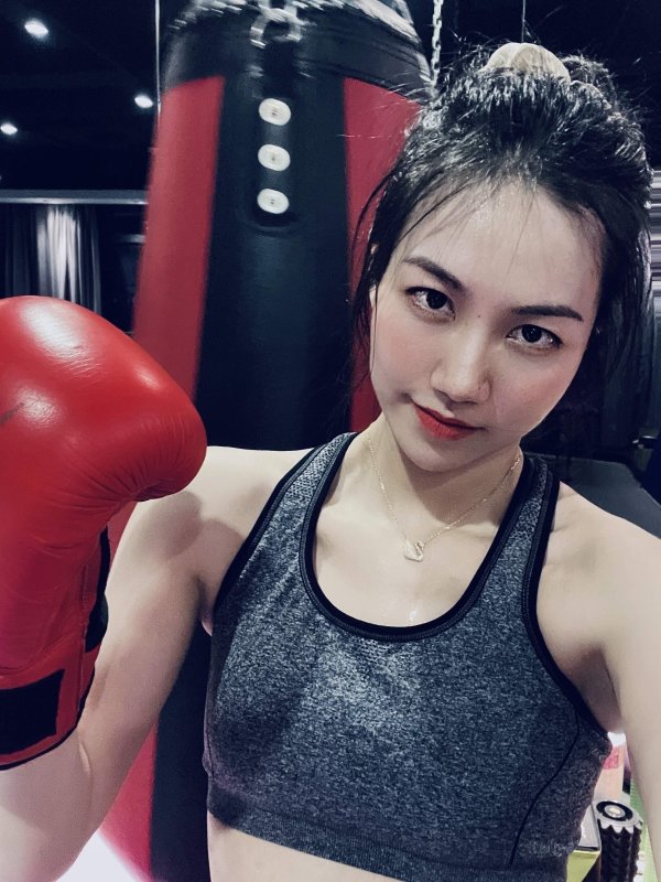 妹妹无限回购的一款运动内衣,打拳击都可穿