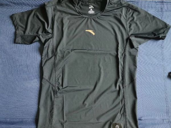 安踏男款运动T恤