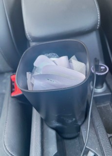 我在车上安了一个……垃圾杯😂
