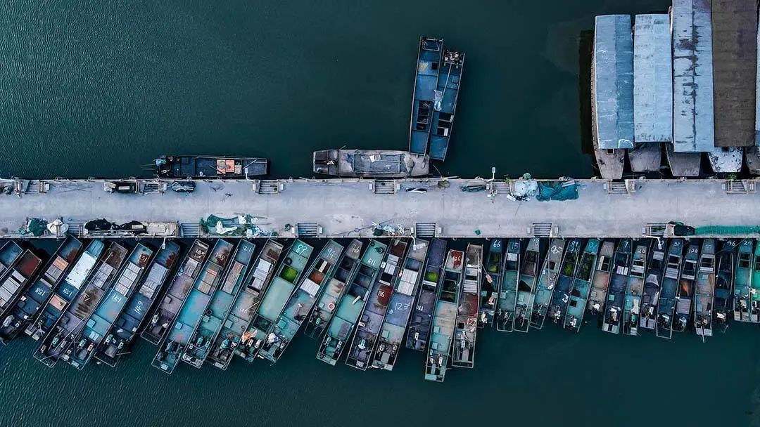 长江十年禁渔之后，内港渔船停泊码头的景象 ©图虫创意