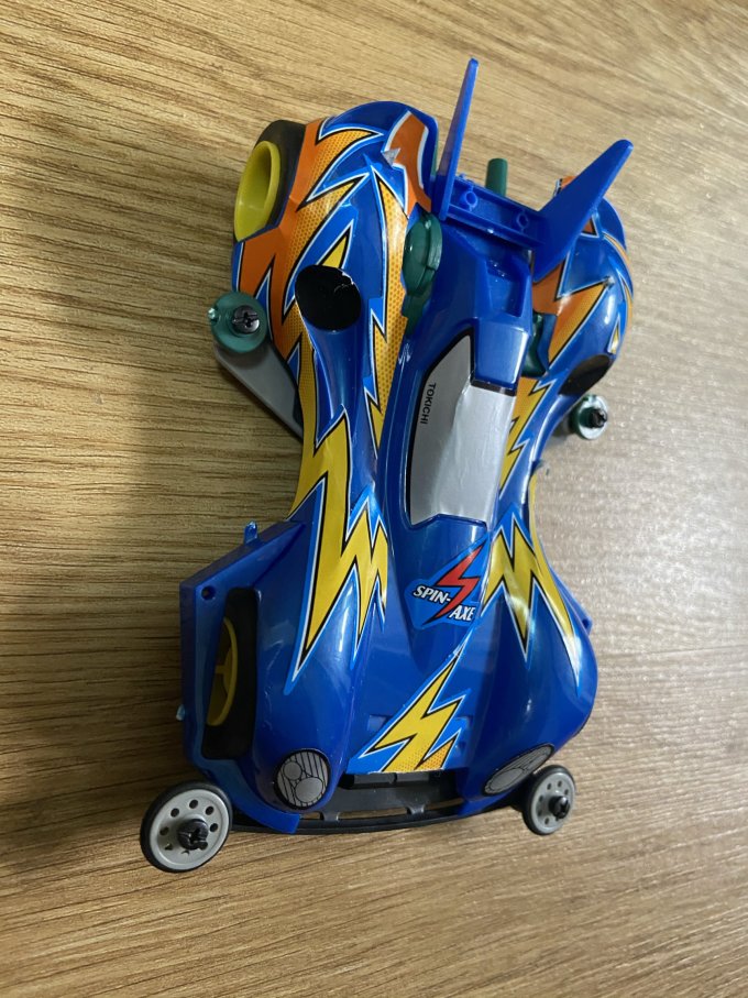 四驱兄弟,除了主角小烈小豪的四驱车外最著名的就是第一男配三国藤吉