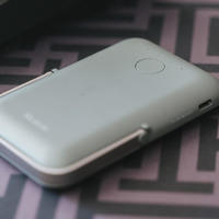 挣脱线材束缚的iPhone移动充电站，麦多多MagSafe无线充电宝使用评测