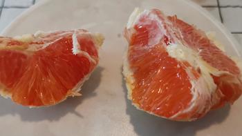 实测实说 篇三十六：湖北血橙，皮不好剥，果肉吃起来有果冻感，偏酸