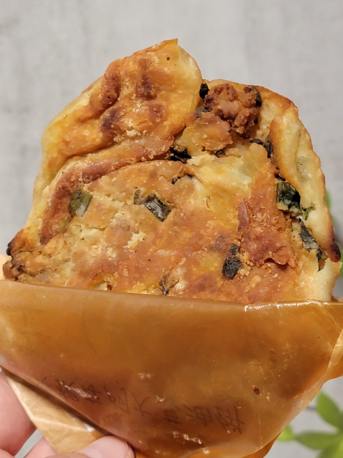终于拔草魔都必吃的阿大葱油饼咪道好嗲各
