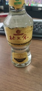 绿色食品标的北大仓酱酒。