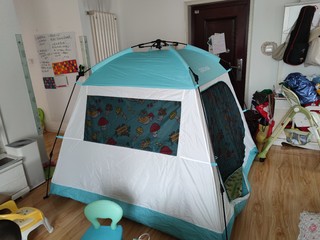 今年第一次住帐篷，竟然是在自家客厅…
