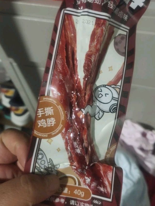 周黑鸭手撕鸡脖