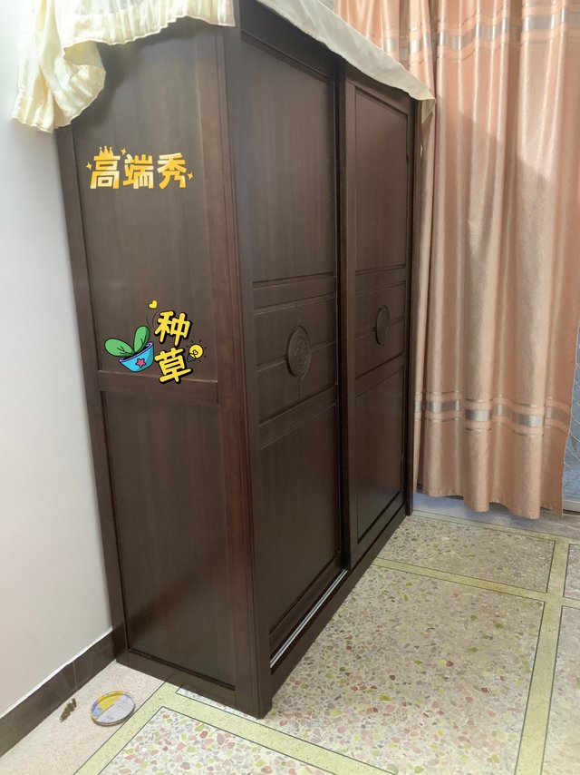 老婆当年的嫁妆，乌金木大衣柜，真是大手笔