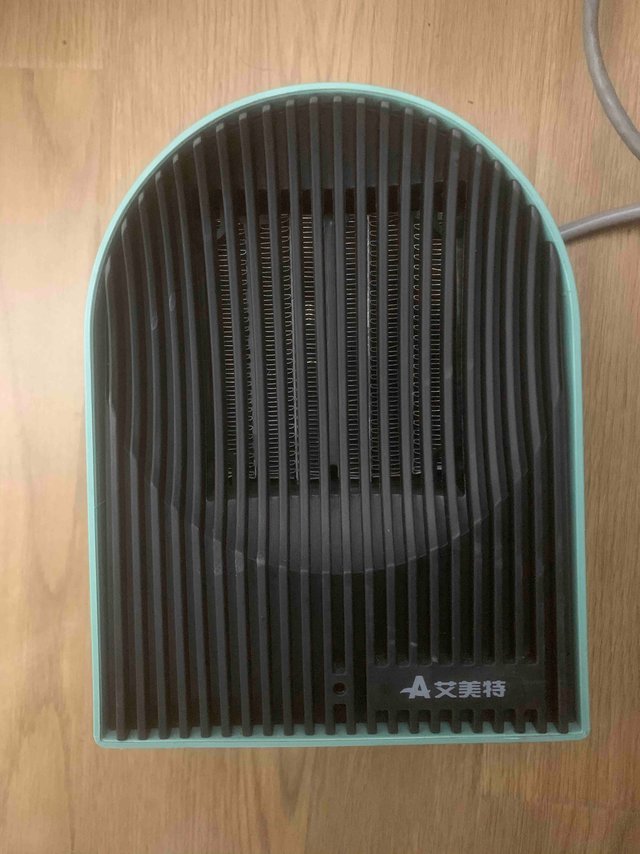 艾美特暖风机，办公室桌面取暖器。yyds