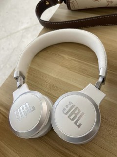 JBL头戴式耳机