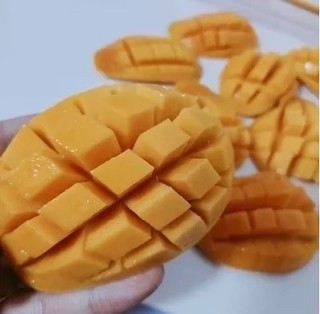 这个芒果看起来很美味哟