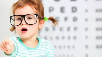 孩子5岁戴了眼镜，“户外2小时”很重要，个人惨痛经历分享