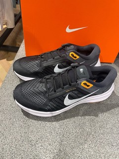 脚感偏硬的Nike zoom跑鞋