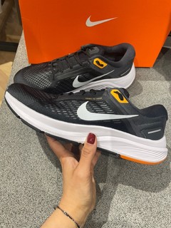 脚感偏硬的Nike zoom跑鞋