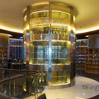 这家酒店的大堂吧，同时也是图书馆~扬州皇冠假日酒店体验