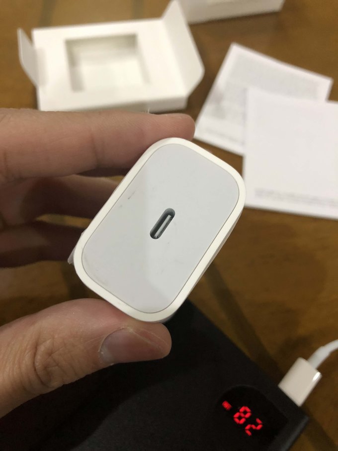 苹果充电器怎么样 想不到我居然也入手了苹果官方20w充电头_什么值得