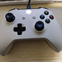 微软xbox游戏手柄，手感无可替代