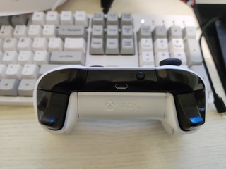 微软xbox游戏手柄，手感无可替代