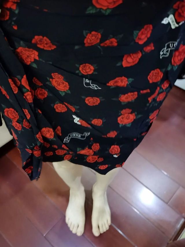 EDC装备MO&Co. 中腰印花不规则裙