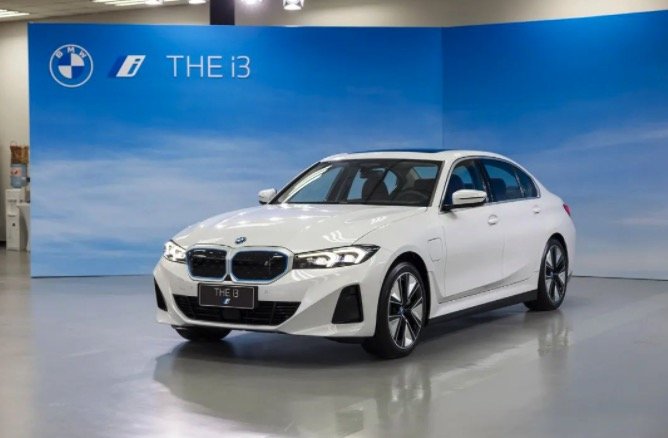 全新BMW i3纯电轿车上市，售价34.99万元