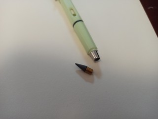 可以用很久的永恒笔铅笔。