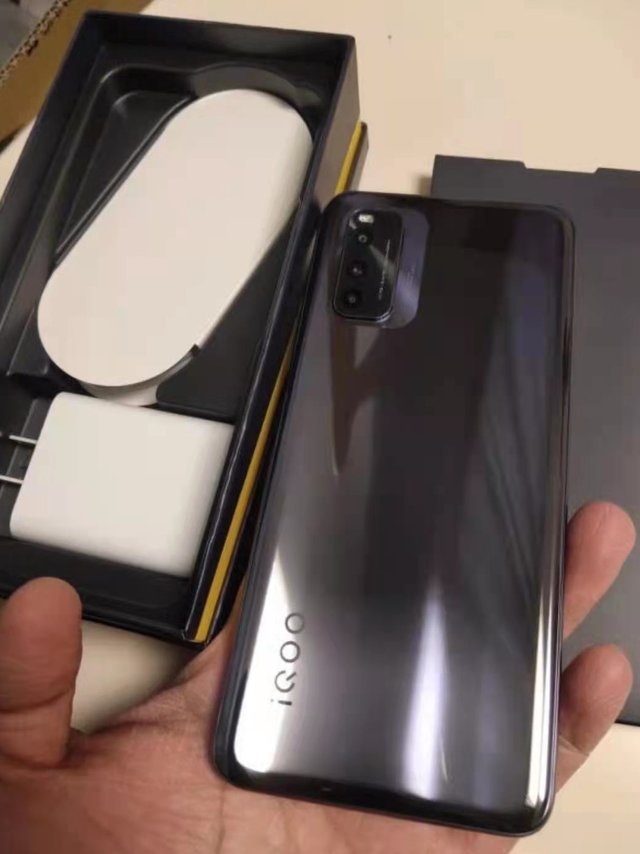 1699入手的性价比之王，VIVO IQ