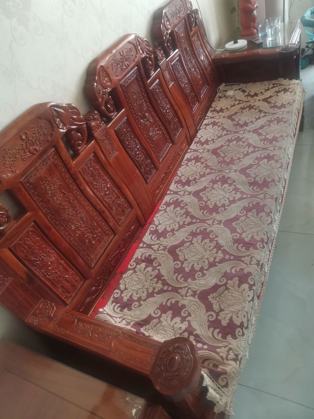 老丈人花3w买的红木沙发，拦不住