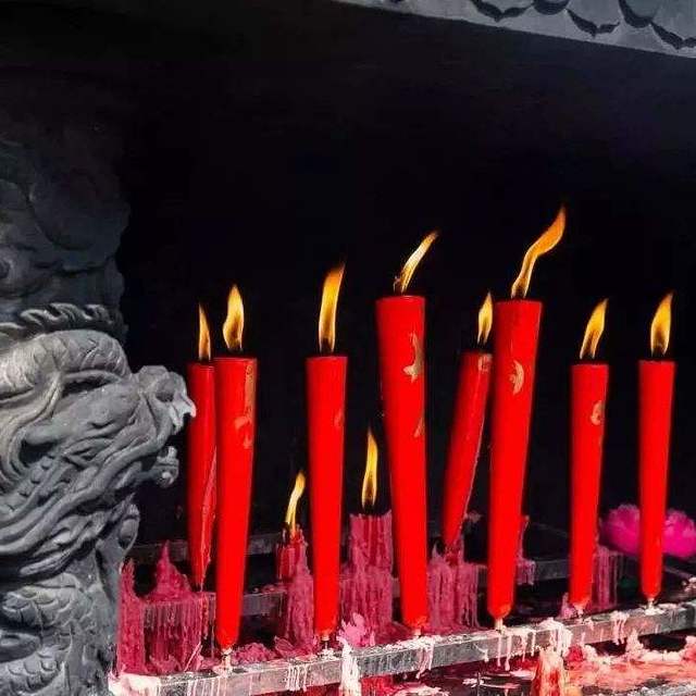 又到一年清明时，翻山祭祖，不忘乡愁