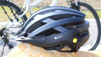 无论大神还是骑行菜鸟，都需要安全&趣味兼顾的Helmetphone 智能头盔 
